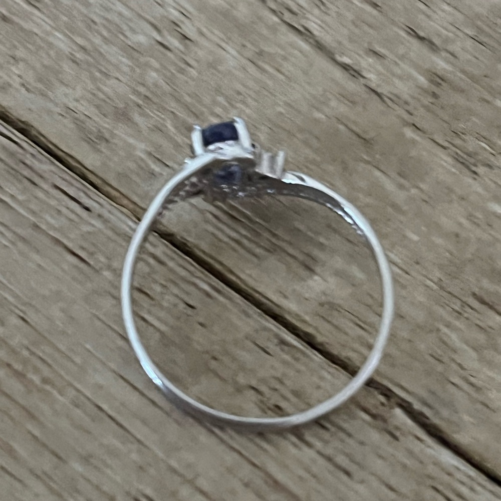 Elegant Silver Ring with Tanzanite stone - Picture 4 of 4